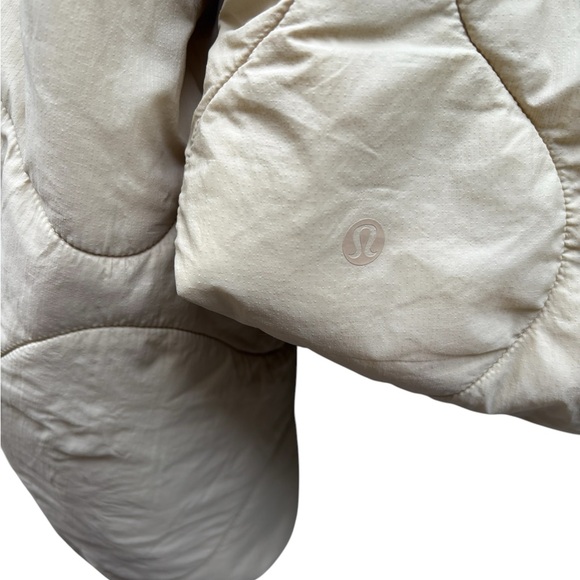 Lululemon Quilted Light Insulation Cropped Jacket Size 4 - Picture 5 of 15